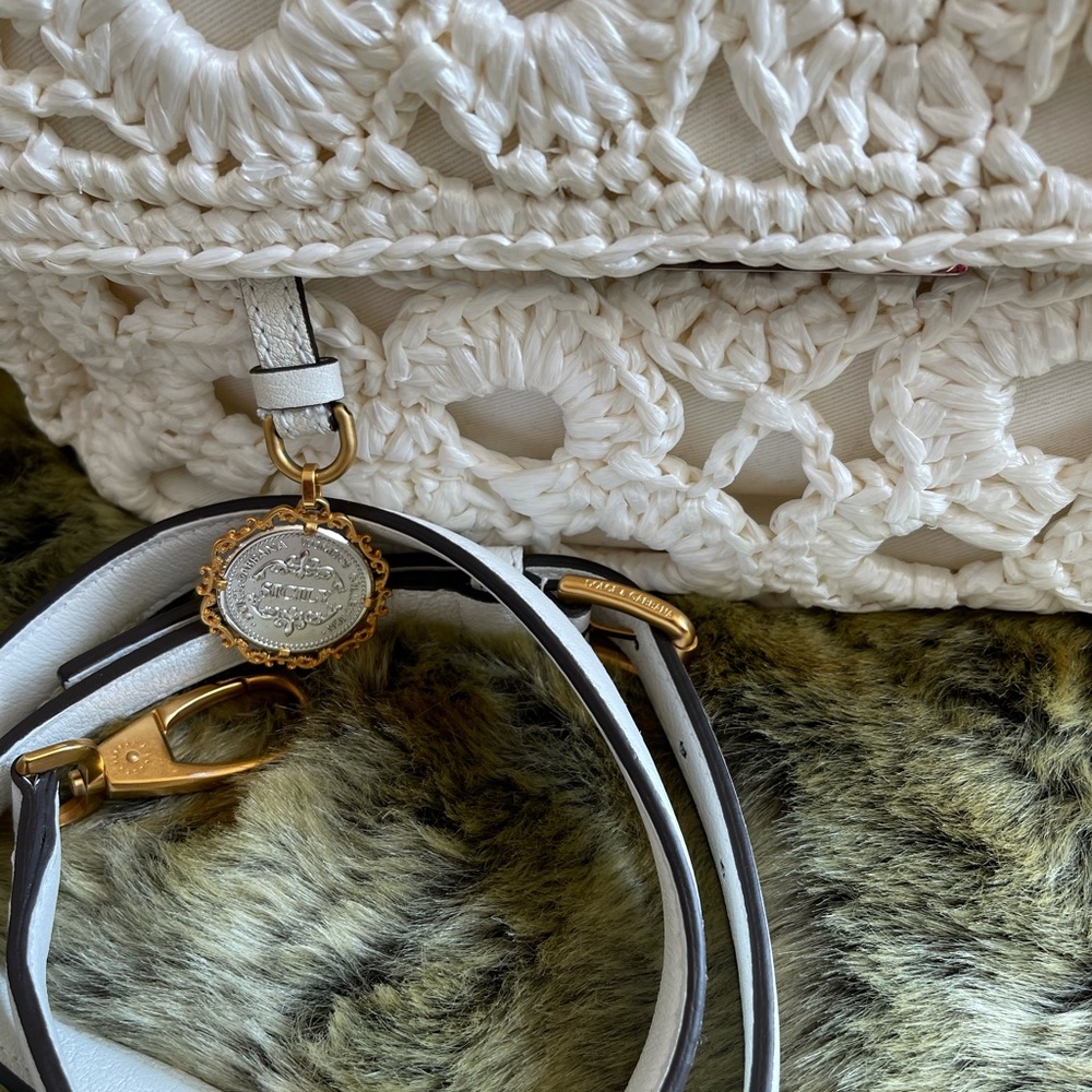 Dolce & Gabbana
Crocheted Sicily bag - Picture 11 of 16